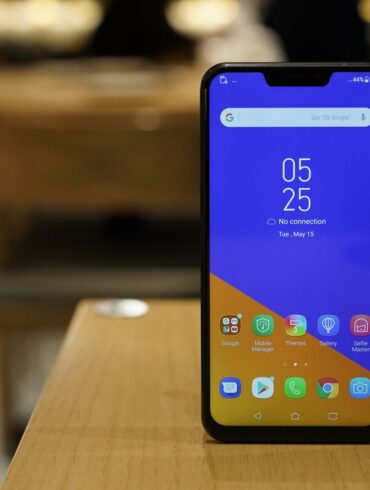 ASUS Zenfone 5 layar depan