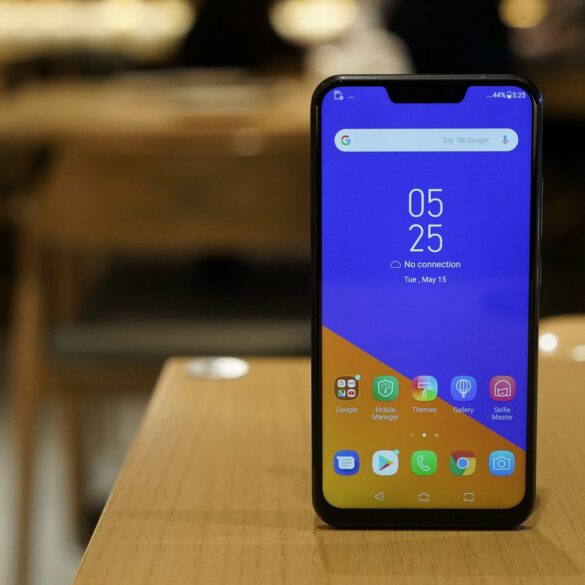 ASUS Zenfone 5 layar depan