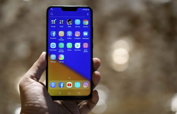 ASUS Zenfone 5 tampak depan