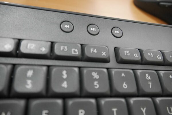 Logitech MK545 3 Logitech MK545 3
