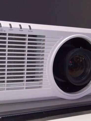 Panasonic PT MZ670 001
