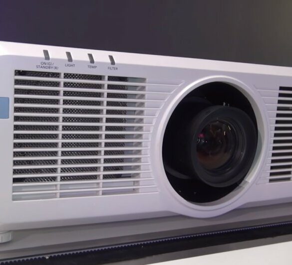 Panasonic PT MZ670 001