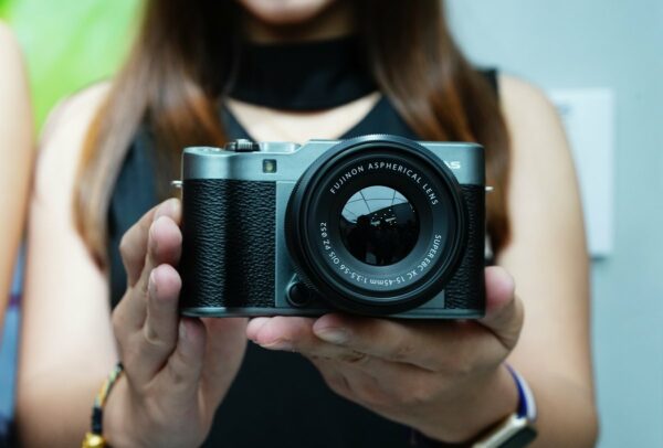 fujifilm xa 5 dark silver depan fujifilm xa 5 dark silver depan