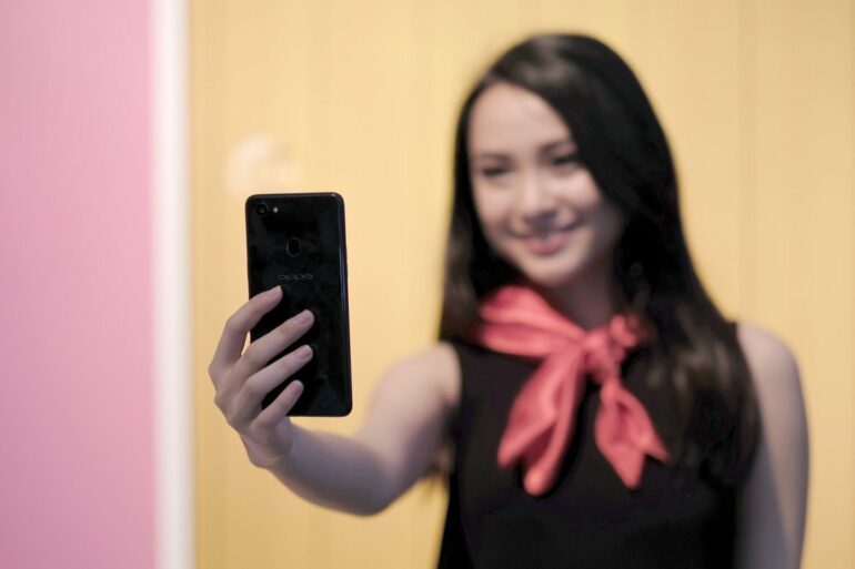 Gadget of the Week #2 2018: OPPO F7 128GB, Ponsel Android 128GB Paling Terjangkau Saat Ini 55 oppo f7 black