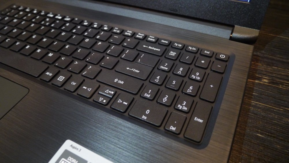 Acer Aspire 3 Ryzen Series, Laptop Terjangkau Dengan Prosesor Ryzen & Radeon RX Vega Graphics 25 Acer Aspire 3 Ryzen 002a