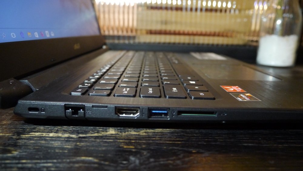 Acer Aspire 3 Ryzen Series, Laptop Terjangkau Dengan Prosesor Ryzen & Radeon RX Vega Graphics 28 Acer Aspire 3 Ryzen 003b