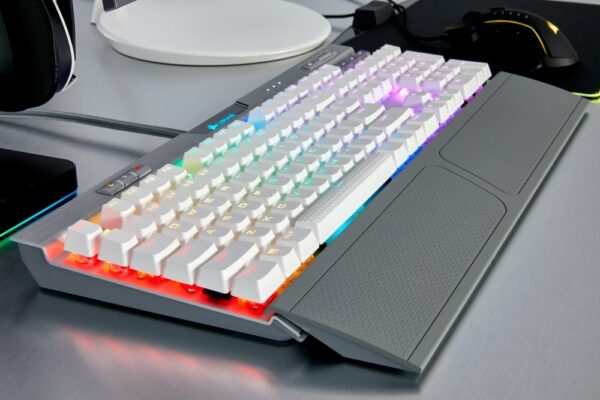 Corsair K70 RGB MK.2, Keyboard Gaming Mekanikal Yang Indah Dengan Opsi 5 Jenis Switch 26 Corsair K70 RGB MK2 002b
