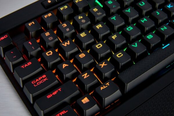 Corsair K70 RGB MK.2, Keyboard Gaming Mekanikal Yang Indah Dengan Opsi 5 Jenis Switch 28 Corsair K70 RGB MK2 003a