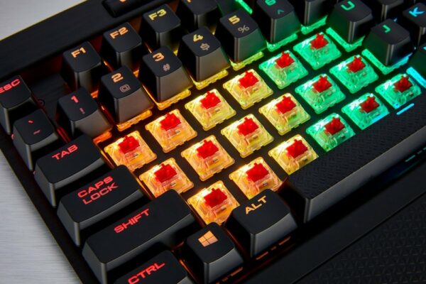 Corsair K70 RGB MK.2, Keyboard Gaming Mekanikal Yang Indah Dengan Opsi 5 Jenis Switch 29 Corsair K70 RGB MK2 003b