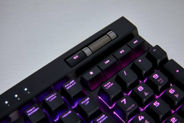 Corsair K70 RGB MK.2, Keyboard Gaming Mekanikal Yang Indah Dengan Opsi 5 Jenis Switch 35 Corsair K70 RGB MK2 005b