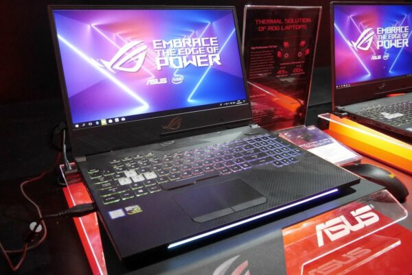 ASUS ROG Strix GL504 SCAR II