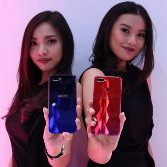 Oppo F9 Twilight Blue dan Sunrise Red