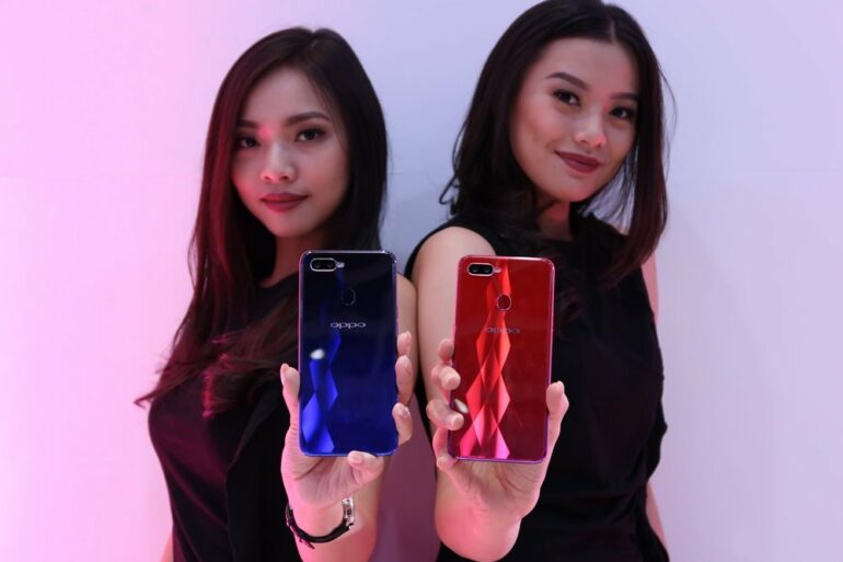 Oppo F9 Twilight Blue dan Sunrise Red Oppo F9 Twilight Blue dan Sunrise Red