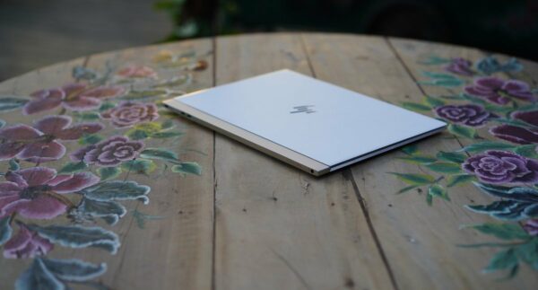 HP SPectre 13 2018 di meja HP SPectre 13 2018 di meja