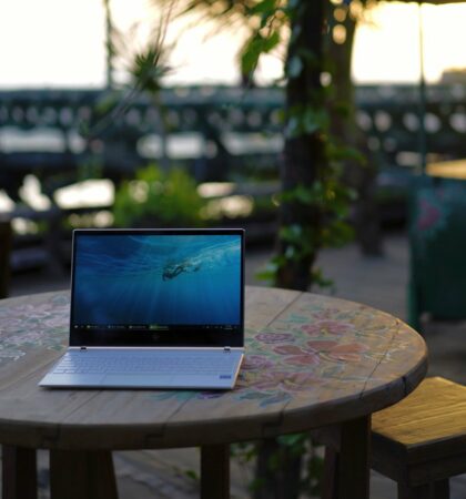 HP Spectre 13 2018 open meja HP Spectre 13 2018 open meja