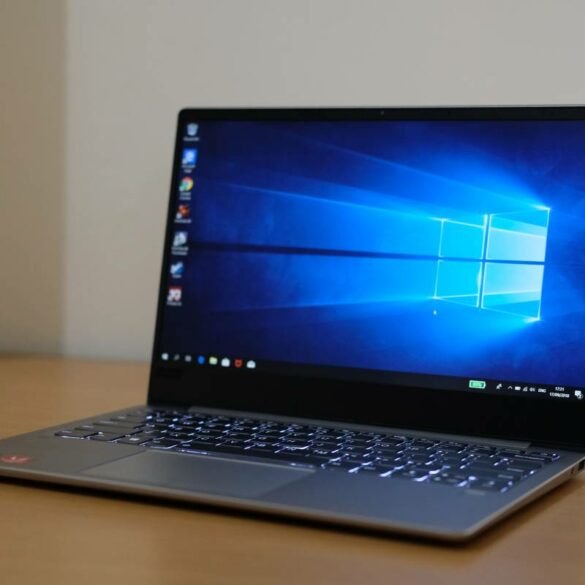 Review Lenovo IdeaPad 720s: Laptop Ringkas dan Ringan Berbasis AMD Ryzen 7 38 Lenovo IdeaPad 720s 1