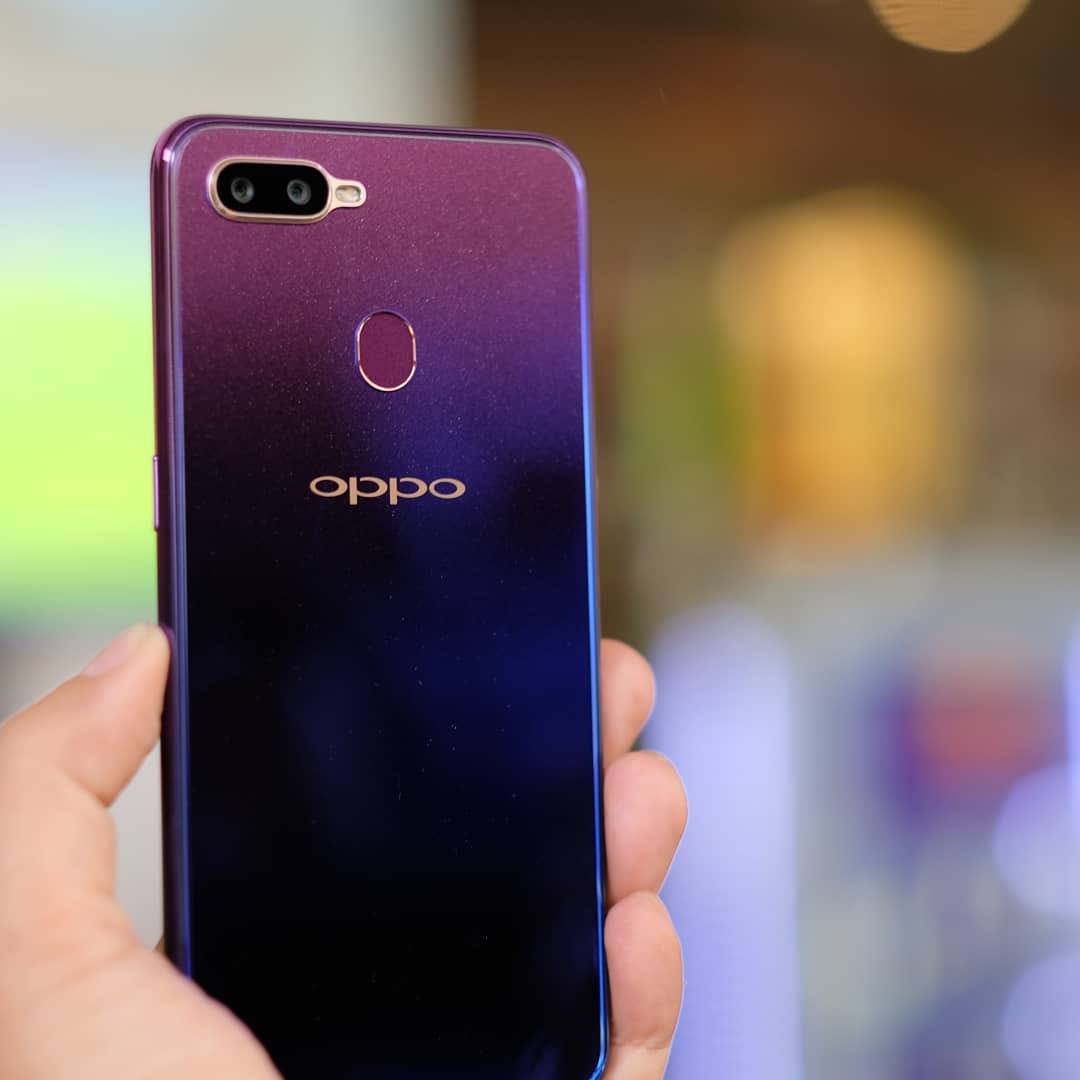 OPPO F9 starry purple hand
