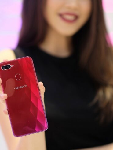 Review Oppo F9: Smartphone 4 Jutaan dengan Desain Menawan dan Dukungan VOOC Flash Charge 42 OPPO F9 sunrise red