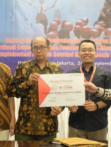 Smartfren Dukung Literasi Digital Smartfren Dukung Literasi Digital