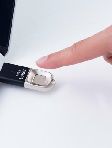 Lexar JumpDrive Fingerprint F35 1 Lexar JumpDrive Fingerprint F35 1