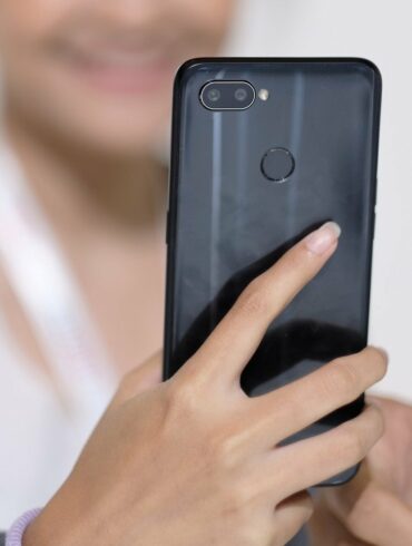 5 Hal yang Membuat Realme 2 Pro Cocok Bagi Penggemar Game Mobile 35 Realme 2 Pro belakang