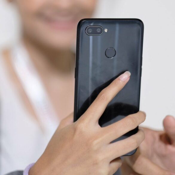 5 Hal yang Membuat Realme 2 Pro Cocok Bagi Penggemar Game Mobile 39 Realme 2 Pro belakang