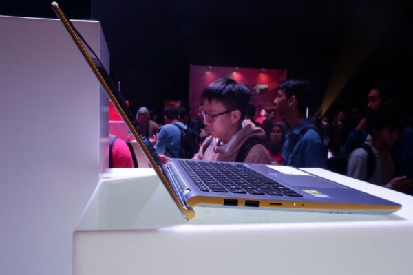 ASUS vivobook S S430 8