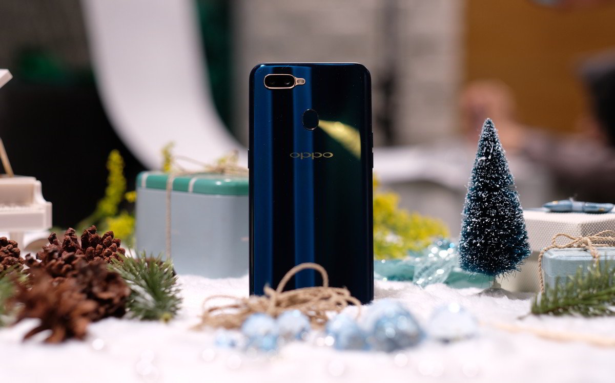 OPPO A7 blue stand