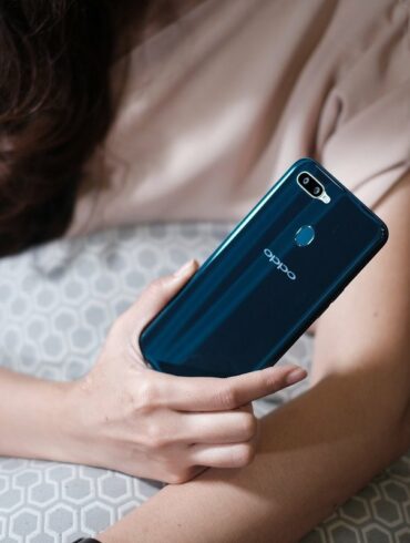 OPPO A7 glaze blue hand