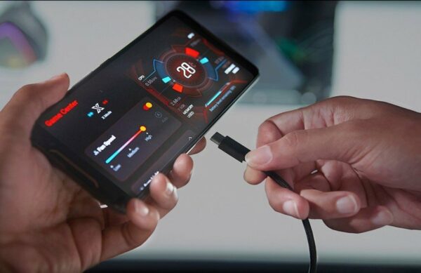 Asus ROG Phone side port