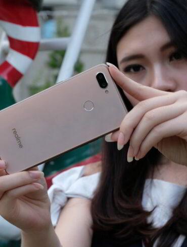 Realme U1 kamera belakang Fiery Gold