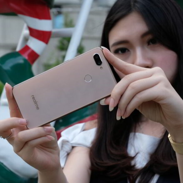 Penjualan Online Perdana Realme U1 Siap Digelar di Shopee 21 Realme U1 kamera belakang Fiery Gold