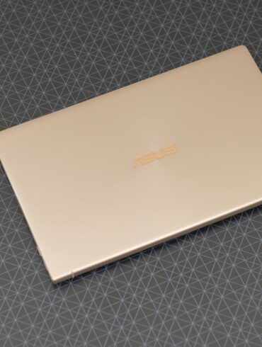 ASUS ZenBook 14 UX433F 1 ASUS ZenBook 14 UX433F 1