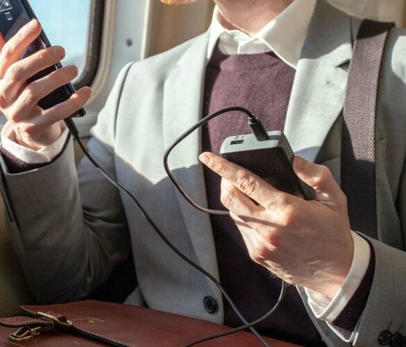 Mophie Powerstation PD: Powerbank USB-C dengan Teknologi PD yang Bisa Isi Ulang Baterai Lebih Cepat 38 Mophie Powerstation PD 1