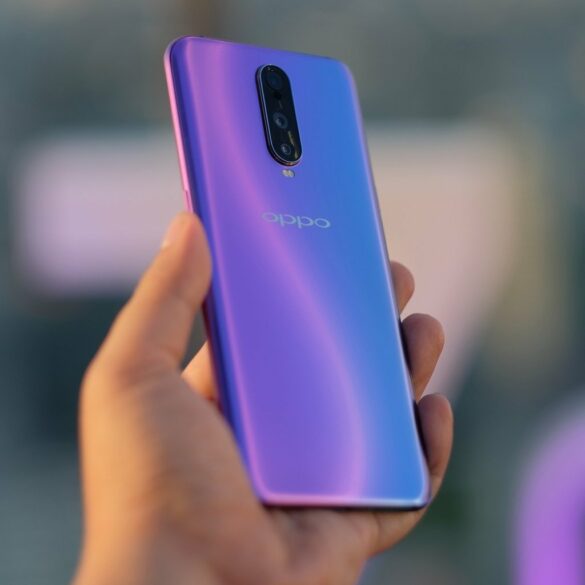 OPPO R17 Pro hands