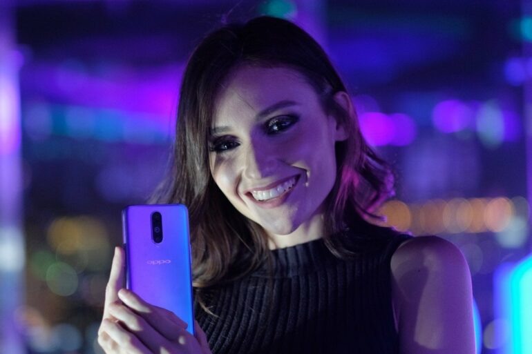 OPPO R17 Pro night model