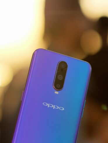 Review OPPO R17 Pro: Smartphone Kelas Premium yang Mengandalkan Kamera Dual Aperture dan Desain Gradasi Mewah 70 OPPO R17 camera scaled