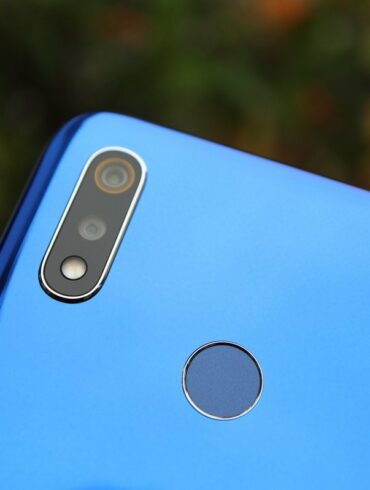 Review Realme 3, Smartphone Pertama di Bawah 2 Juta Rupiah dengan Night Mode 73 Realme 3 blue kamera belakang