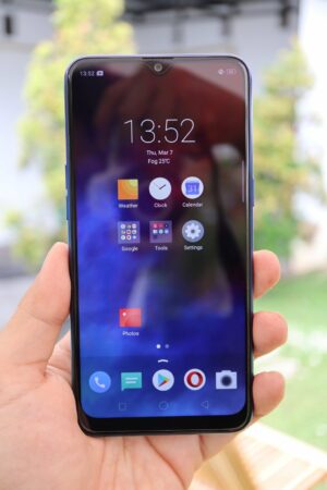 Realme 3 tampak depan Realme 3 tampak depan
