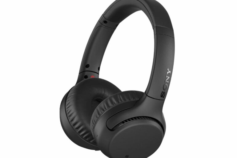 Sony WH XB700 1