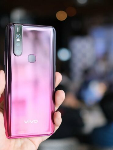 Vivo V15 glamour red 1