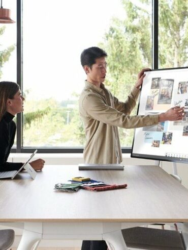Microsoft Surface Hub 2S 1 Microsoft Surface Hub 2S 1