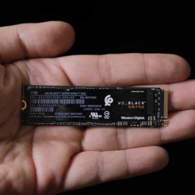 WD Black SN750 NVME SSD hand WD Black SN750 NVME SSD hand