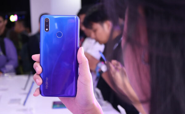 realme 3 pro belakang