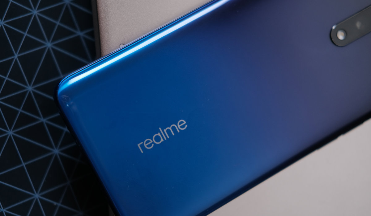 Realme X logo belakang