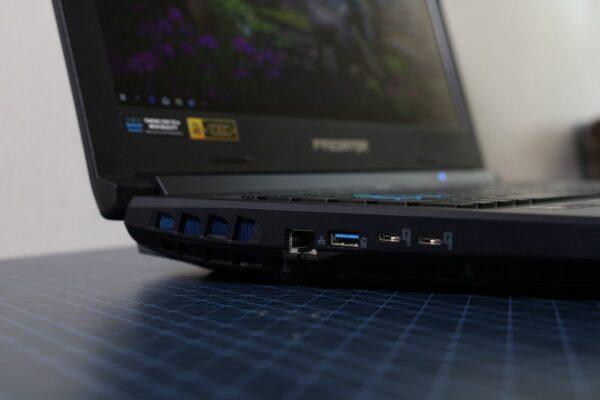 Review Acer Predator Helios 500 (PH517-61): Laptop Kencang Sekelas PC Desktop dengan AMD Ryzen 7 Generasi Kedua 25 acer predator helios 500 2