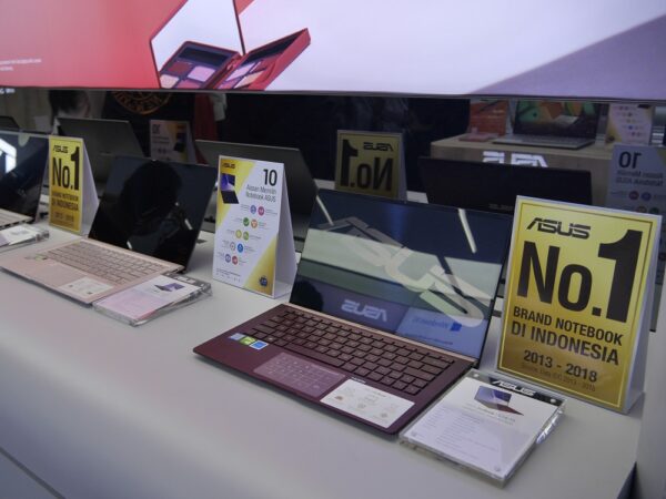 ASUS zenbook store 5