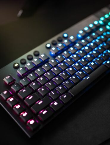 Logitech G915 Lightspeed Wireless 1