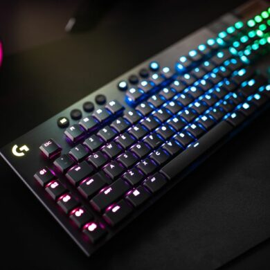 Logitech G915 Lightspeed Wireless 1