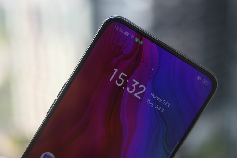 layar penuh oppo reno